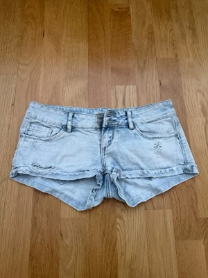 Lågmidjade shorts - Är desperat och vill sälja dom genast!! 