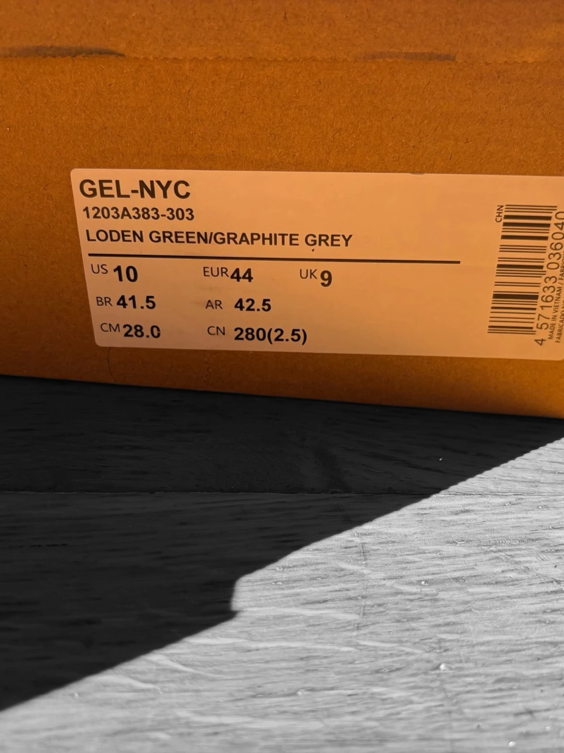 ASICS sneakers i olivgrönt och grått - 4