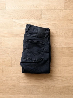 Replay jeans  - Replay Hyperflex | Skick 8 | Nypris ca 2000kr mitt pris endast 499kr | Storlek: W29 L32 | Priset är ej hugget i sten! 🪨 | Hör av dig vid minsta fråga eller fundering!📩