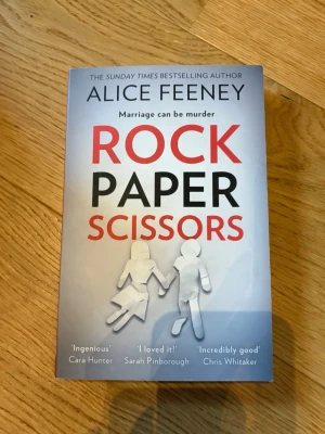 Rock Paper Scissors av Alice Feeney - Säljer denna populära booktok bok. Boken är läst men i fint skick utan skador eller defekter. Boken är på engelska. Nypris 129kr. Pris kan självklart diskuteras vid snabb affär. Bundles går att köpa! Kolla gärna in min profil för fler böcker och tveka inte på att höra av dig vid frågor!💕