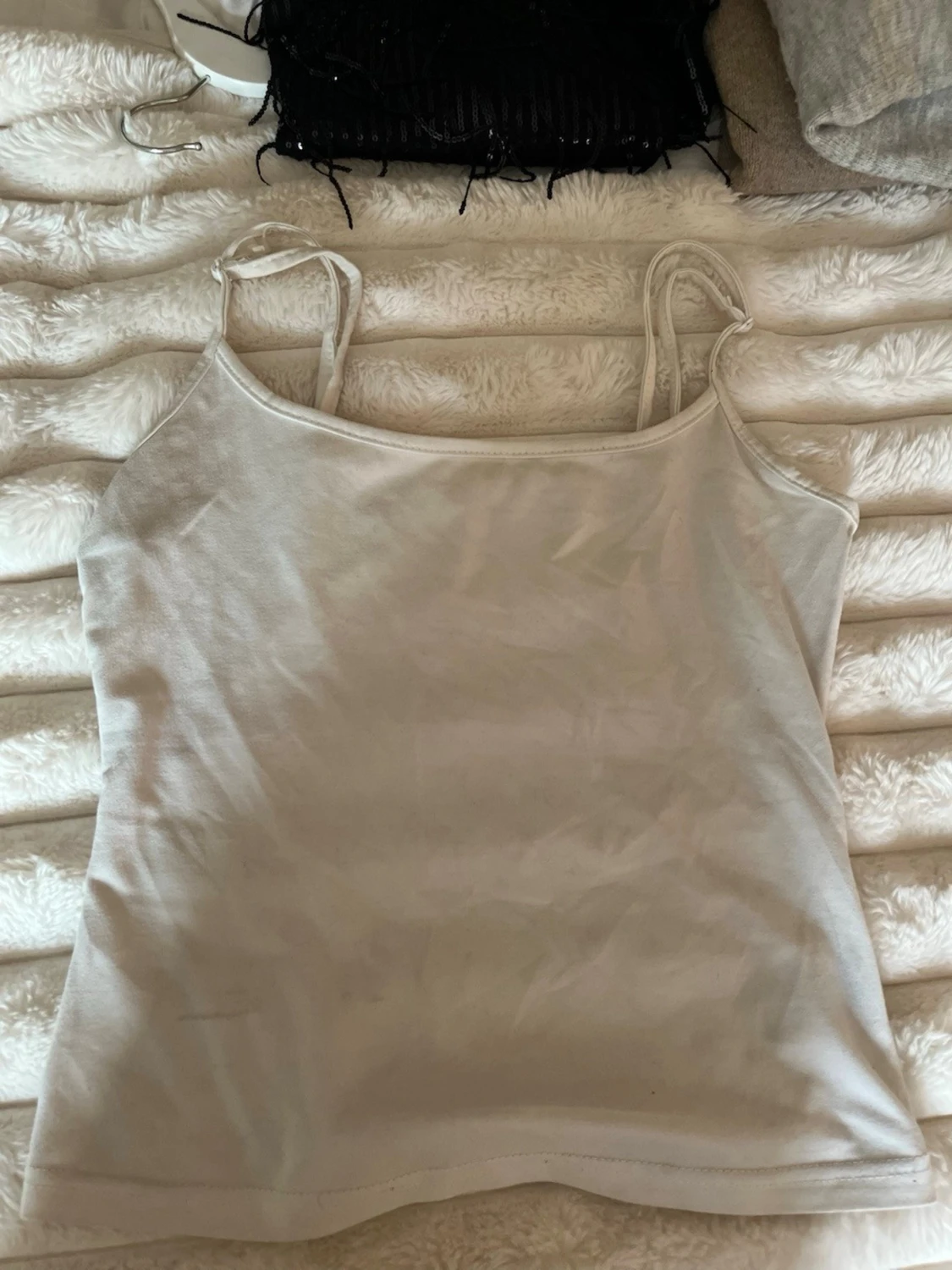 Vit ribbad tanktop med smala band - 3