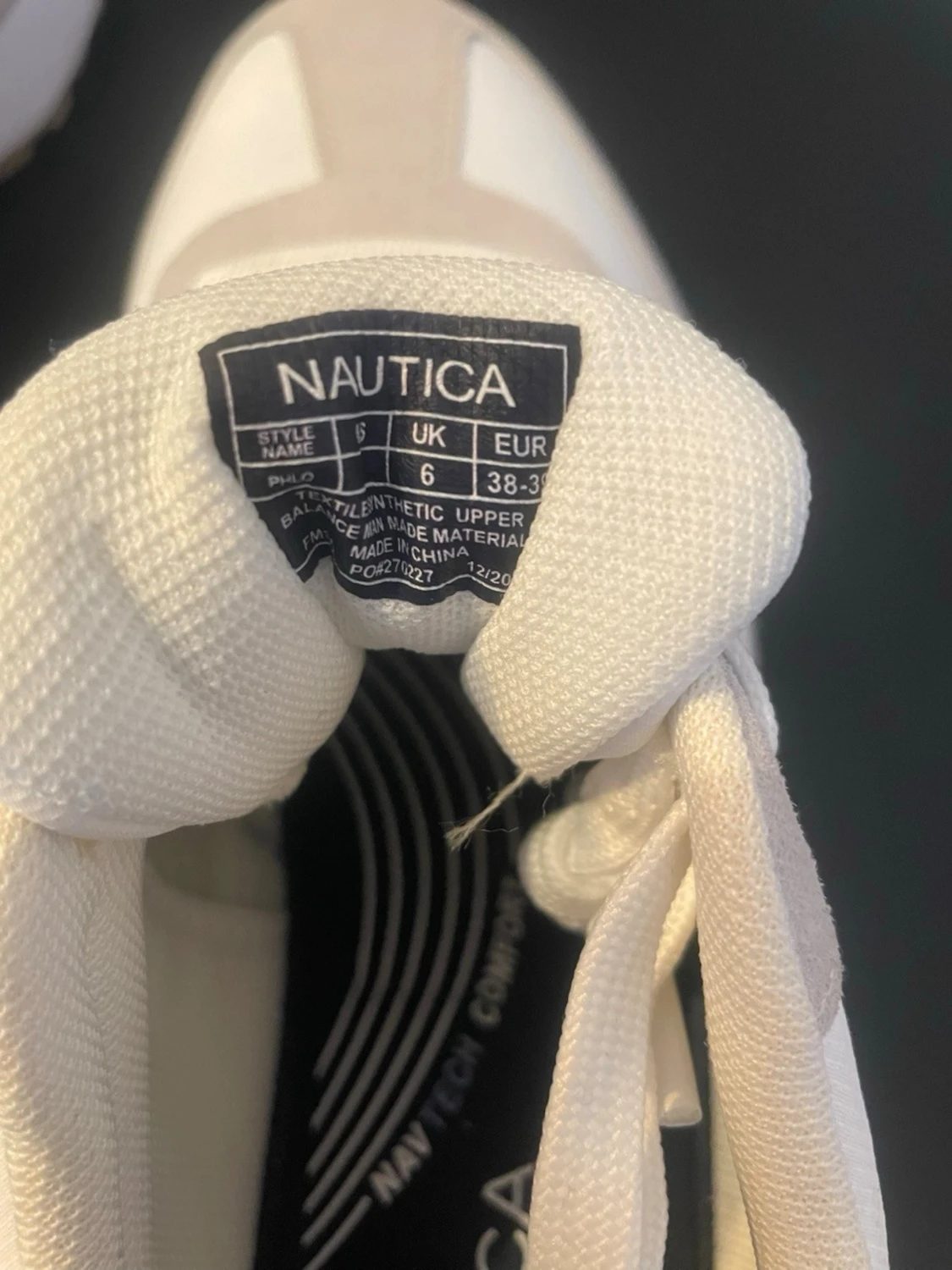 Vita och beige Nautica sneakers - 3