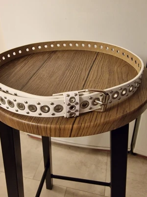 Skärp punk - Skärp punk. Längd 110 cm. Bredd 2,8 cm. Polyuretan.