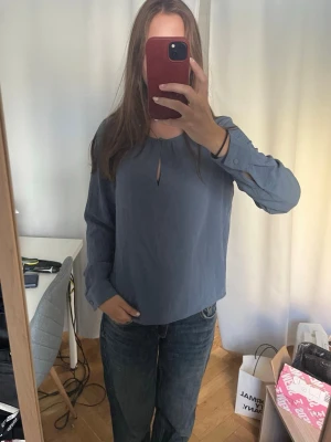 Blus från Vero Moda - Söt blus från Vero Moda! Stryks innan jag skickar den!💙