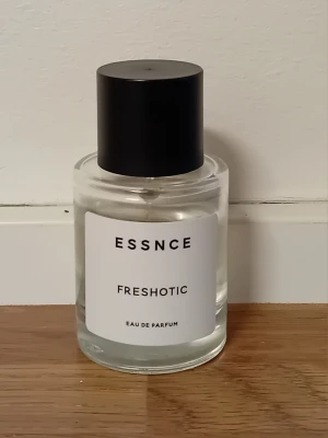 Freshotic Eau de Parfum - Freshotic parfym från Essnce, se bild hur mycket använt 