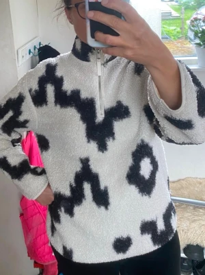 Fleece xs  - Jättefint skick lite oversize passform på mig 163 cm 60 kg