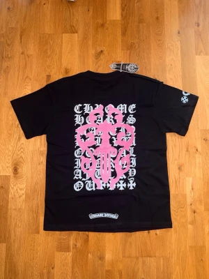 Chrome Hearts t shirt  - Fräsch chrome hearts tisha pris 379 kr. Skriv för funderingar svarar snabbt!