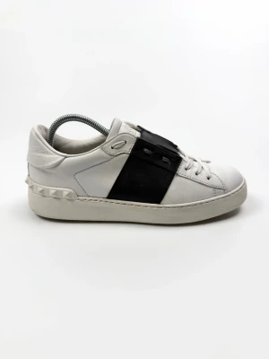 Valentino Open Skor - Valentino Garavani Open Sneakers | Storlek 37,5 | Skick 8,5/10 | Nypris ca 7 700 kr | 100% autentiska |
