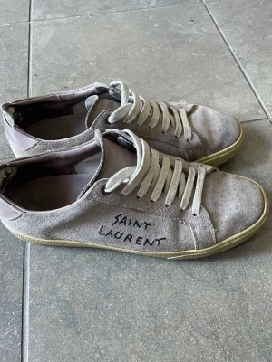 Saint Laurent  - Saint Laurent skor storlek 38. Box, dustbag, ältahetskort, skosnören ingå. Nypris 6200kr mitt pris 1350