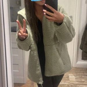 Teddy jacka - Teddy jacka från h&m storlek xs. 200 kr