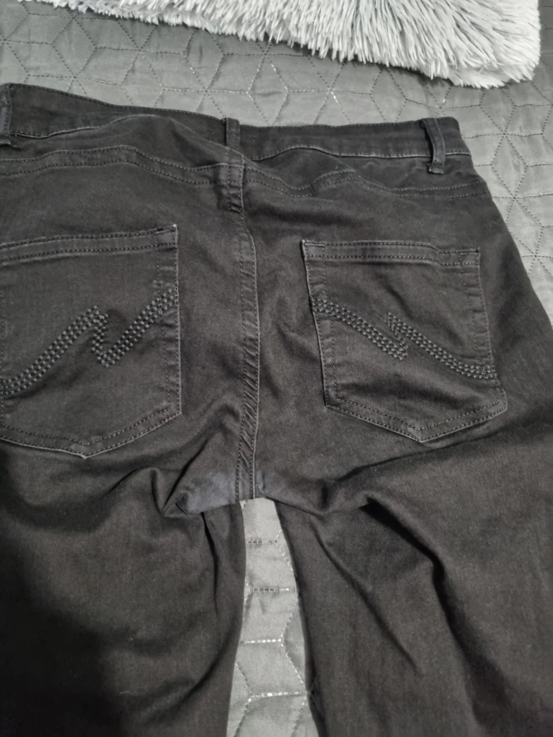 Svarta utsvängda jeans från Nelly  - 3