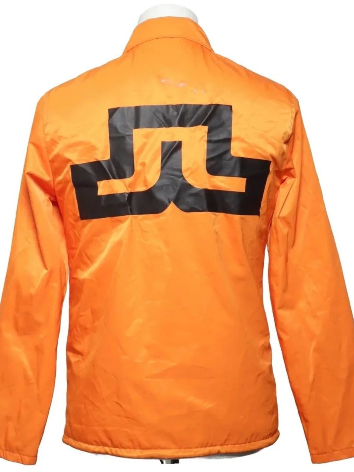 Orange vindjacka med svart logga - 1