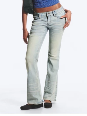 Sheap monday jeans  - Säljer ett par ljusblå bootcut jeans.