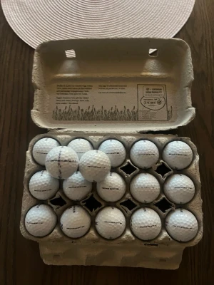 Wilson och Wilson staff golfbollar  - Säljer Wilson och Wilson staff golfbollar många olika men många duo soft och dx2 soft men finns fler olika bollar 