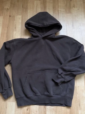 Junkyard brun hoodie - Kommer ej till användning, jättesnygg å skön! Oversized och perfekt till hösten 🍂