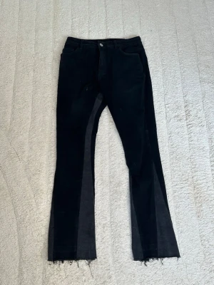 NVLTY flared jeans  - NVLTY flared jeans i storlek 28