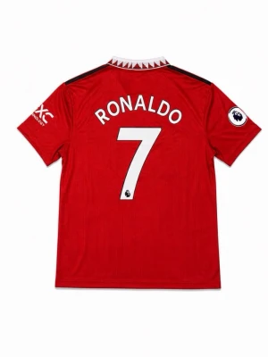 Röd Manchester United matchtröja - Helt oanvänd Manchester utd matchtröja med Ronaldo på ryggen med nummer 7. Skriv vid funderingar!