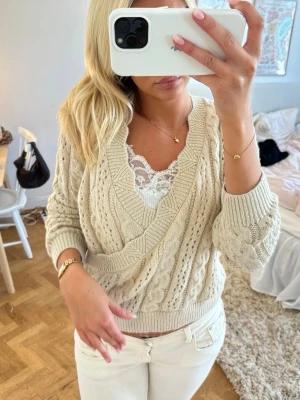 stickad tröja  - superfin, passar till allt 💓