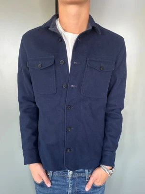 Blå Overshirt - Strl - M | Skick - 9/10 | Nypris - ca 1200kr | Vid minsta lilla fundering är det bara att höra av sig!