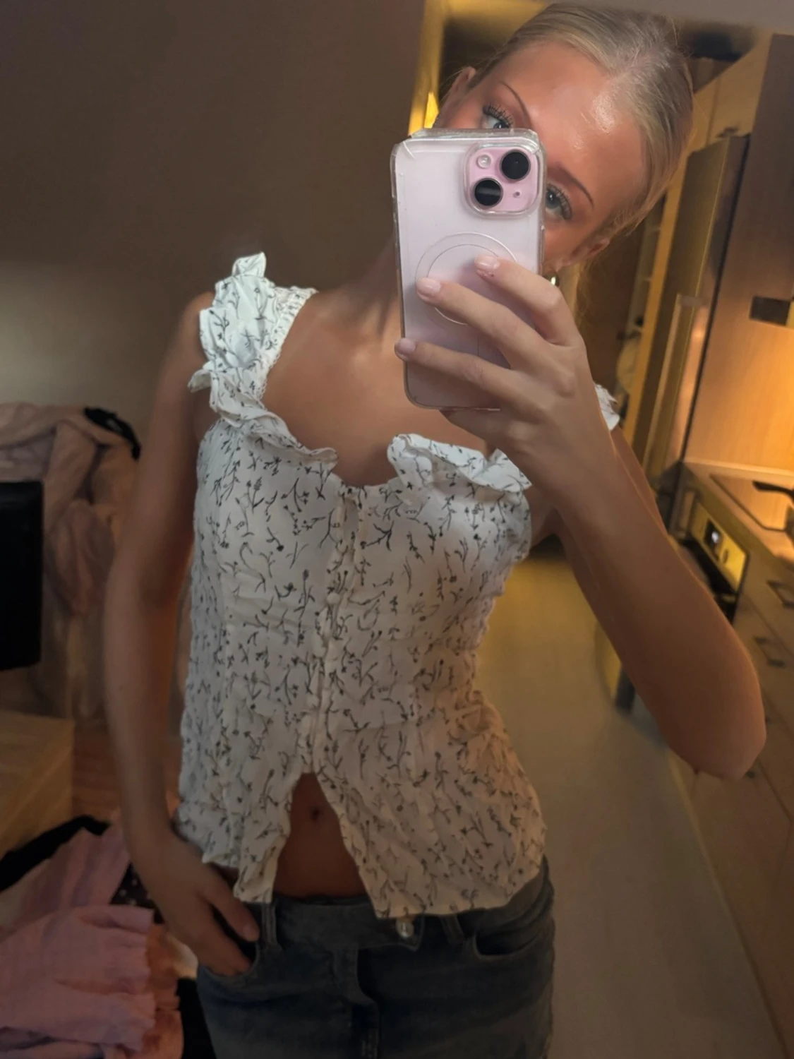 Vit blommig volangtopp - 1