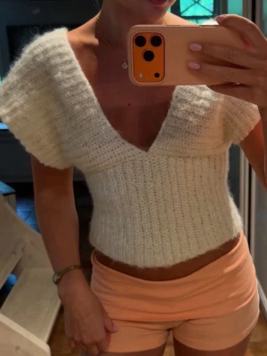 Virkad topp - En söt vit virkad topp, passar s-m💕