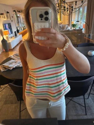 Stickad topp - Stickad, från Zara, så coolt! Alla bilder från min vinted
