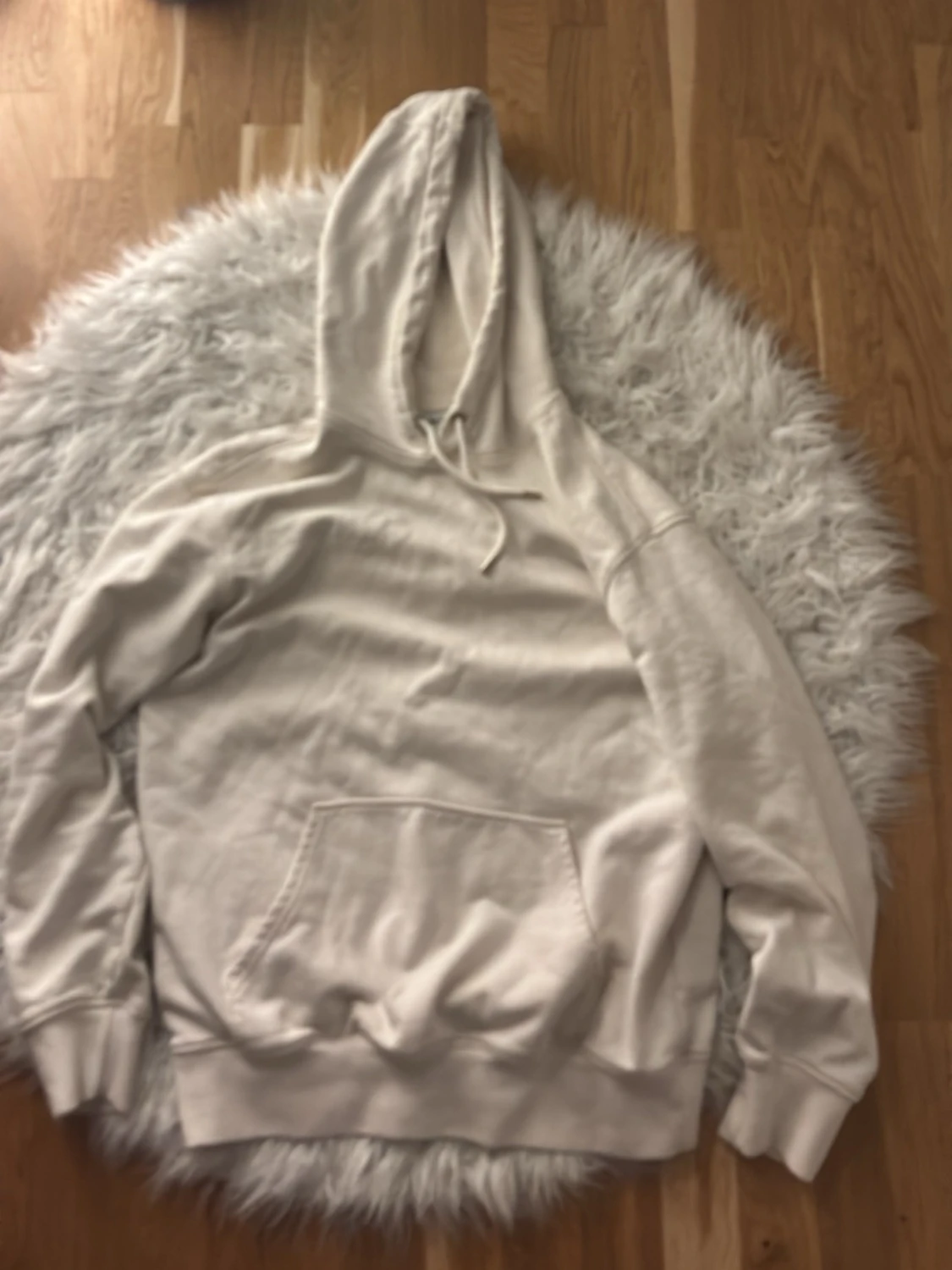 Beige hoodie med magficka och huva