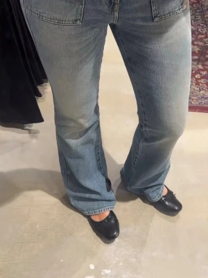 POPULÄRA DIESEL JEANS SOM INTE SÄLJS LÄNGRE❤️❤️ - Säljer dessa supersnygga och populära jeansen ifrån Diesel!! Dom sälja inte längre och är knappt använda då i sååå bra skick!!!❣️❣️ säljer pga har för mycket jeans😜 nypris: 2500 jag säljer för 1300 då dom är nya! Dom är i waist 27 och length 32 som motsvarar S
