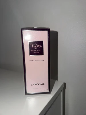 Lancôme Trésor Midnight Rose parfym - Lancôme Trésor Midnight Rose parfym i 50 ml förpackning. Helt ny. Oöppnad.