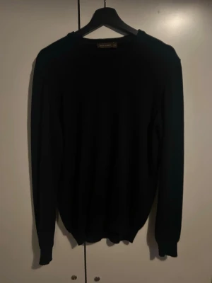 Oscar Jacobson  - Stickad Oscar Jacobson sweatshirt i toppskick inga defekter nypris 1399