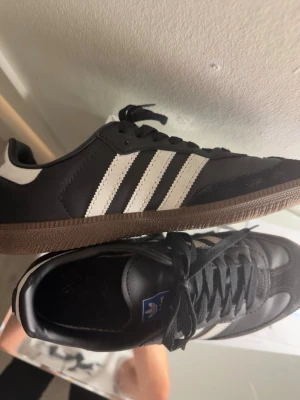 Adidas sambas svarta strl 41 - Inga skador helt nyskick 