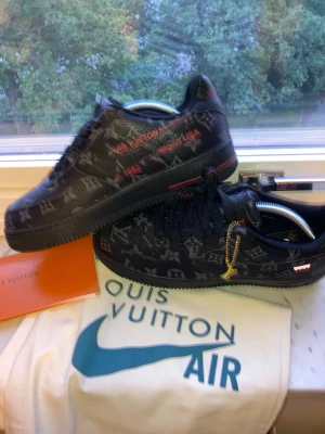  Nike Air Force 1 collab - Nike airforce 1 collab skor. helt nya låda och bag ingår