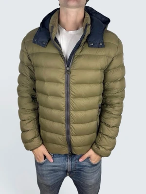 Colmar jacka - Storlek: L(52) || Skick: Mycket bra|| Nypris: Ca 5000kr || Följ för liknande produkter 🌊🍾