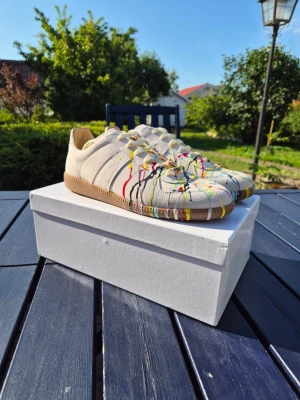 Maison Margiela skor - Blandad färg - Maison Margiela Replicas med blandad färg, Storlek 44, nytt skick, endast testade.  