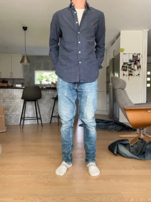 Nudie jeans ”LEAN DEAN”  - Tjenare!! Säljer ett par riktigt feta Nudie jeans i modellen Lean Dean. Längden är 104-105cm o midjan är 41-42cm. Dem är i prima skick. Hör av dig vid minsta fråga🫵👍