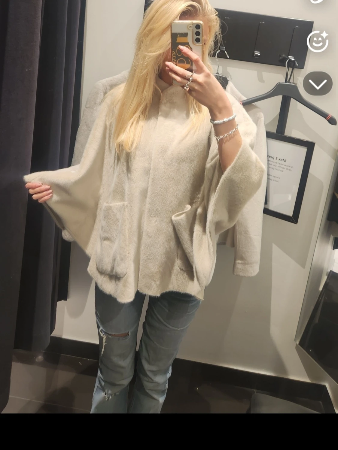 Ljusbeige ponchokappa med fickor - 1