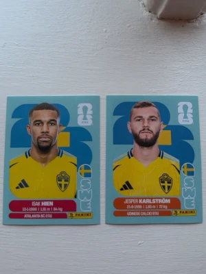 Isak Hien & Jesper Karlström FIFA Panini stickers - Säljer dessa två svenska spelare i ett ”kit” tillsammans - Isak Hien & Jesper Karlström. Två svenska spelare som spelat detta VM 2026🤍⚽️🇸🇪