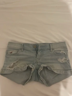 Hollister shorts - Jättesnygga vintage hollister shorts som inte sålja längre, inga defekter på varan och passar som en Xs. ❣️