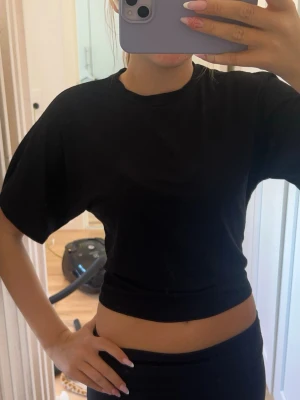 Svart  t-shirt - jätte fin t-shirt från lager