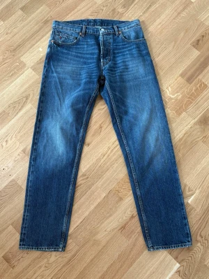 Tramarossa Jeans - Tramarossa jeans gjorda i Italien, storlek w31, nypris ligger på 4000, nyskick. Hör av er vid funderingar! Modellen på sista bilden är 178