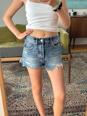Jeans shorts  - Så snygga shorts! Midjemått 38cm💕