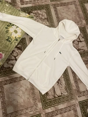 HOODIE STORLE S - STORLEK M PASSAR S