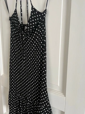 Gina Tricot - Prickig halterneck klänning 🖤
