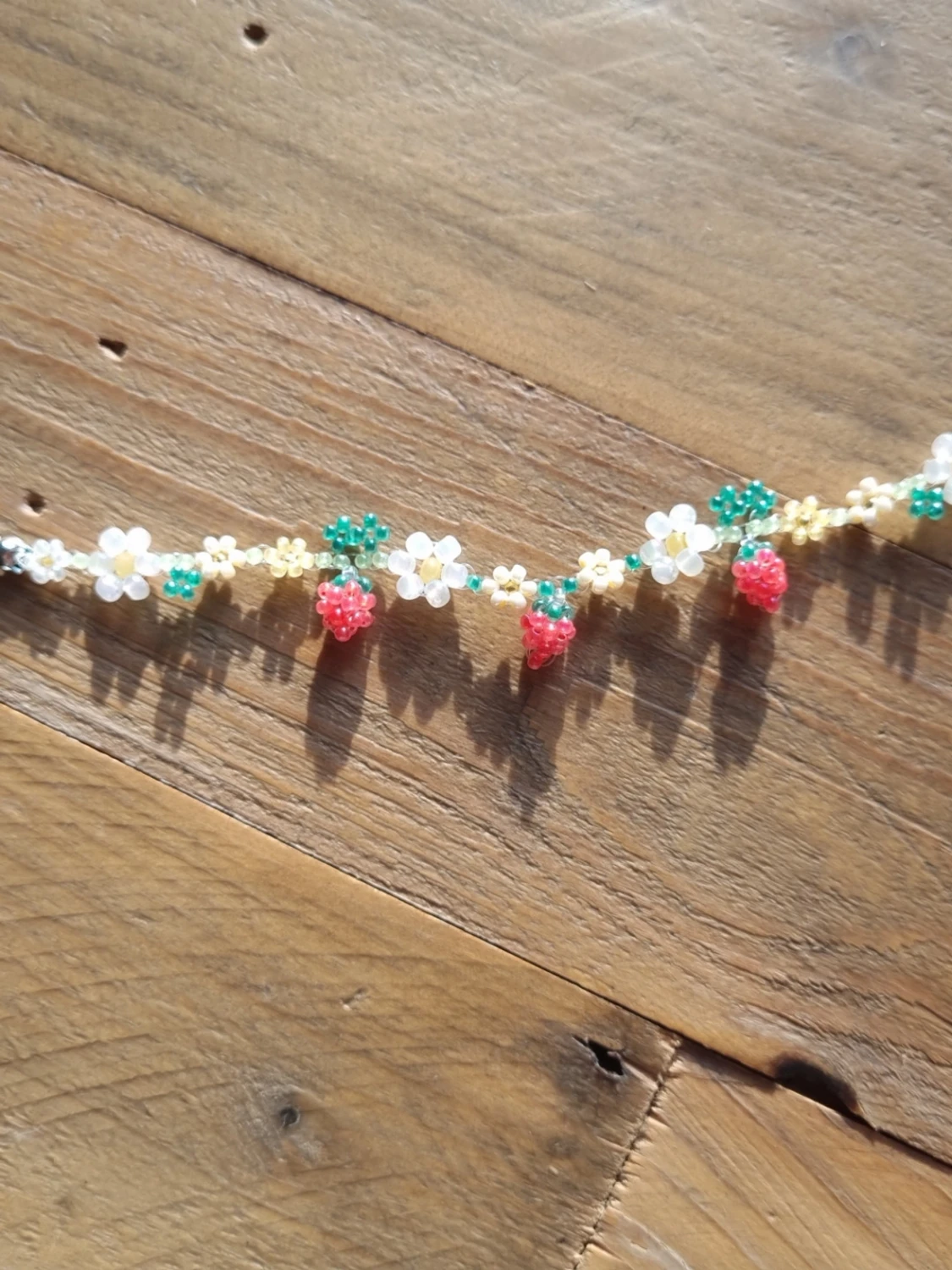 Färgglatt pärlarmband  med hallon (handmade)  - 1