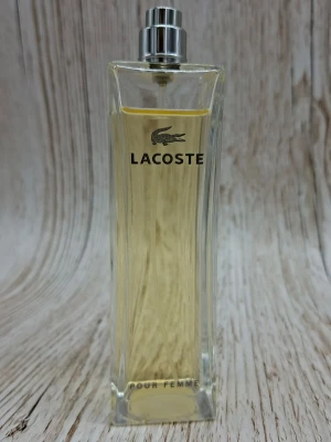 Lacoste Pour Femme parfym 90 ml edp - Lacoste Pour Femme 90 ml edp säljs billigt för att korken saknas