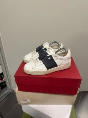 Valentino Skor - Storlek 35 med box