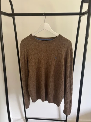 Morris Cable Knit långärmad (M) - Brunmelerad Morris. Har haft särskilt på hösten