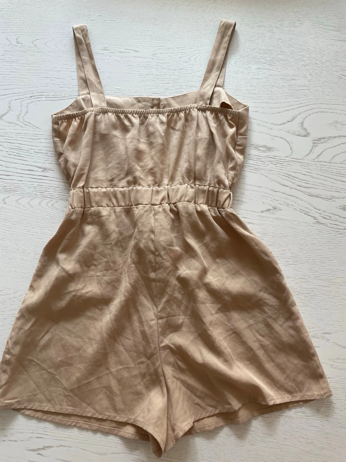 Beige kort jumpsuit med knappar - 1