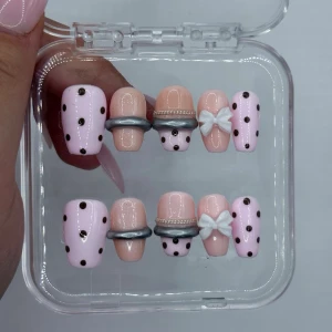 short coffin gel-x press-ons - handmade gel-x press-ons! size: M  with purchase, you get a care kit including nail glue, sticky tabs, nail file and buffer! feel free to contact me if you have any questions!