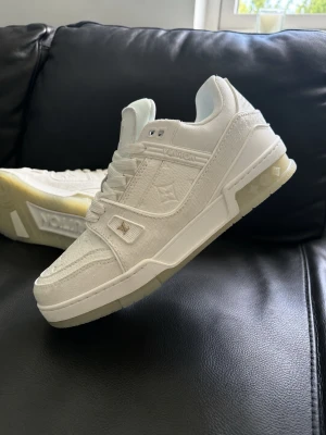 LV Trainer - Helt nya aldrig använt dem pris kan diskuteras vid snabba affär